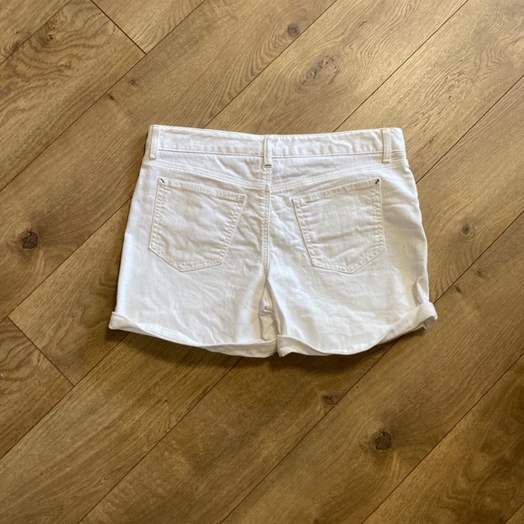 🦩 White Tommy Hilfiger Shorts - Size 8 🦩 - Picture 2 of 8